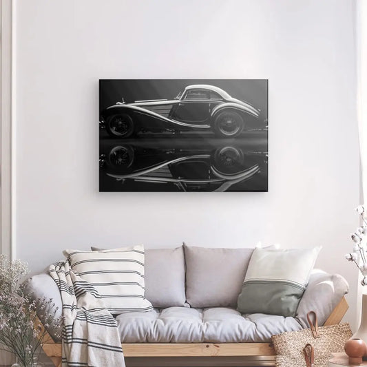 Tableau noir et blanc d’une voiture vintage de luxe, style automobile raffiné et intemporel