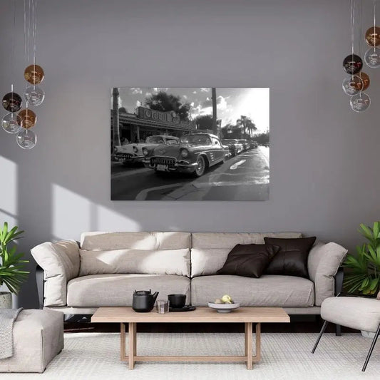 Tableau en noir et blanc de voitures anciennes cubaines, ambiance rétro et exotique pour décoration murale vintage
