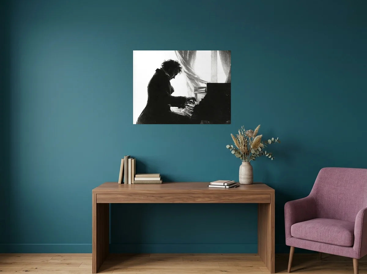 Poster Beethoven au Piano noir et blanc sans cadre, présenté dans un bureau aux murs bleu canard