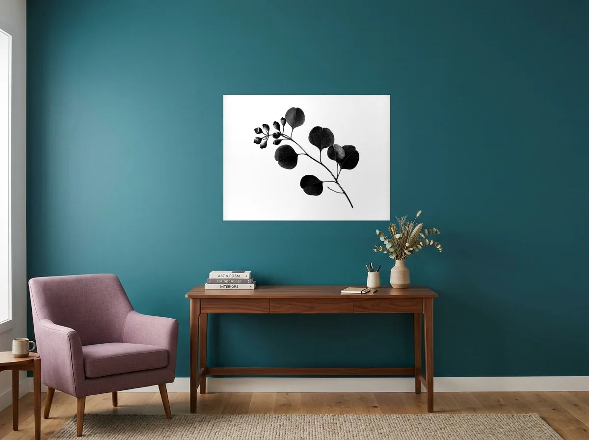 Poster branche d’eucalyptus noir et blanc sans cadre, présenté dans : bureau aux murs bleu canard