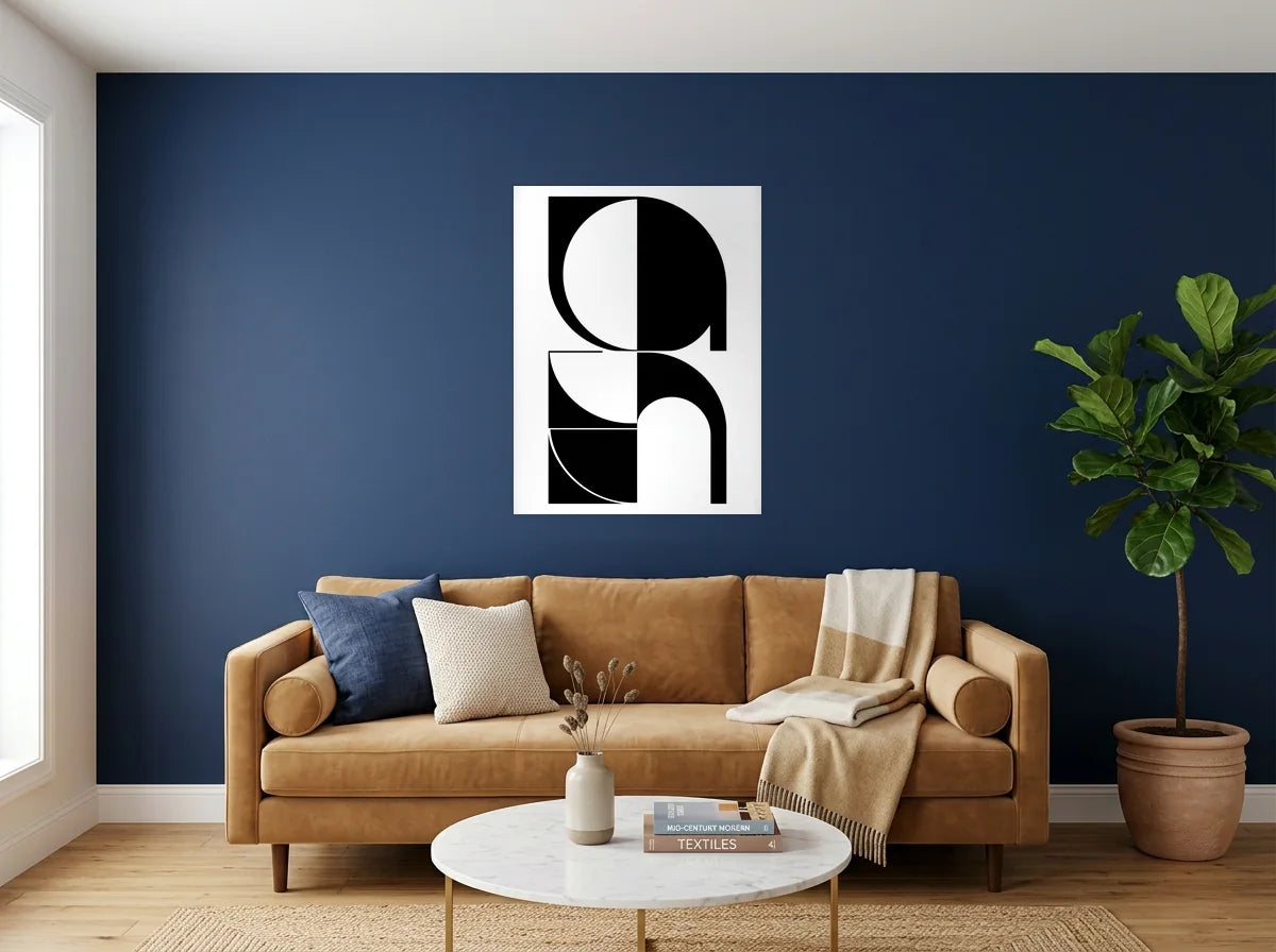 Poster composition Bauhaus arches noir et blanc sans cadre, présenté dans un salon aux murs bleu nuit