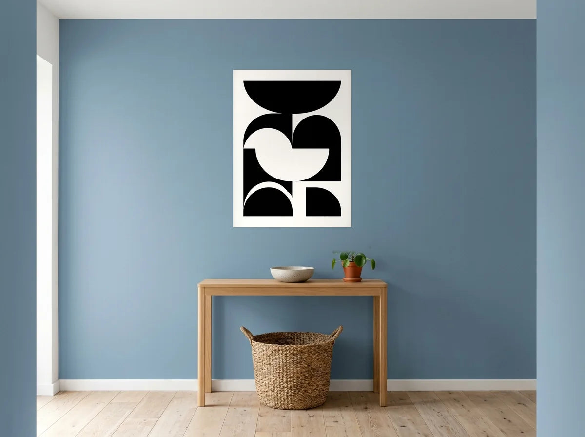 Poster composition Bauhaus géométrique noir et blanc sans cadre, présenté dans une entrée aux murs bleu poudré