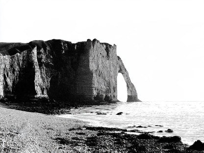 Illustration du poster falaises d’étretat noir et blanc, vue fidèle de l’œuvre