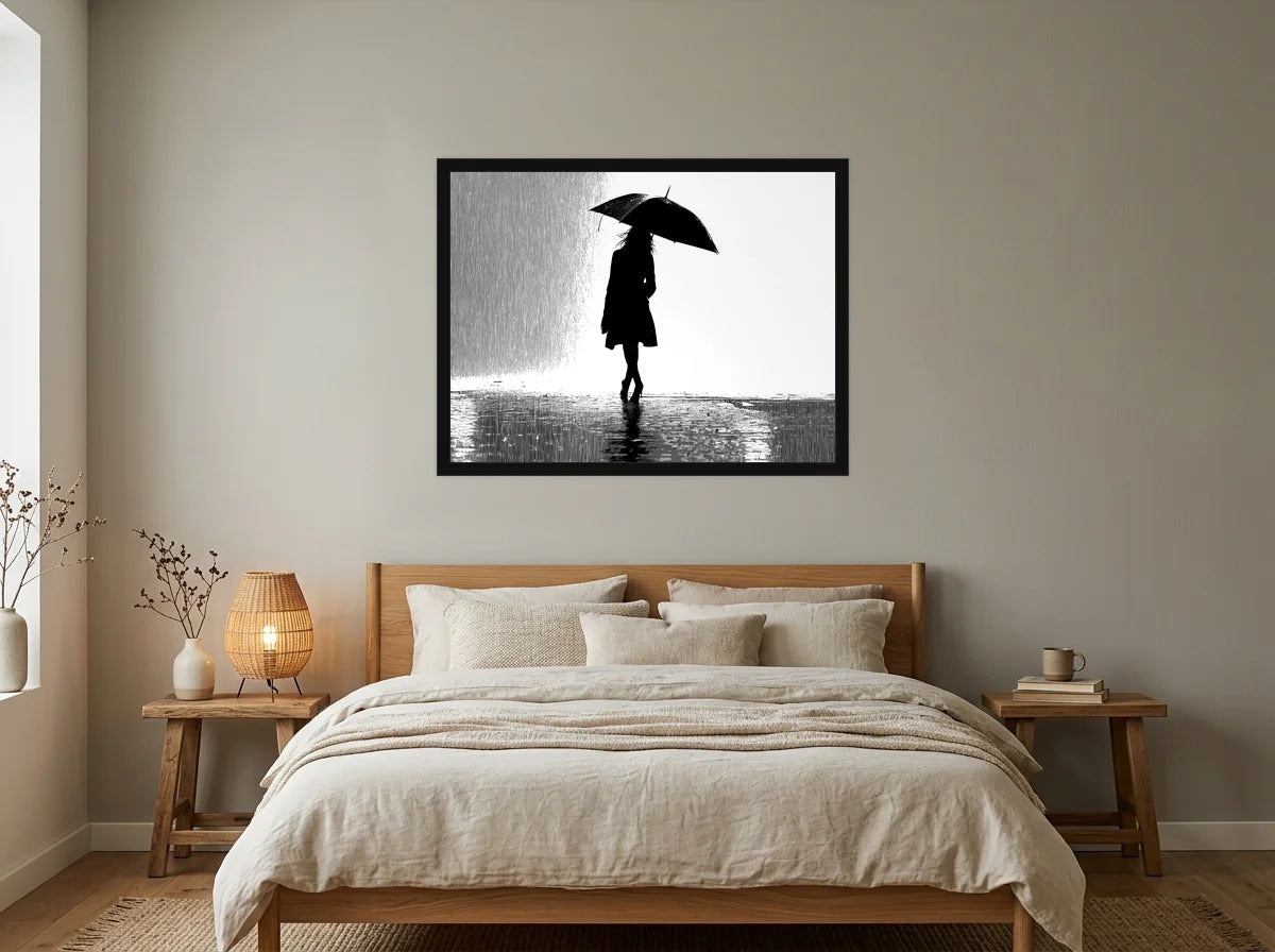 Poster Femme au Parapluie noir et blanc encadré noir, présenté dans une chambre aux tons lin et grège