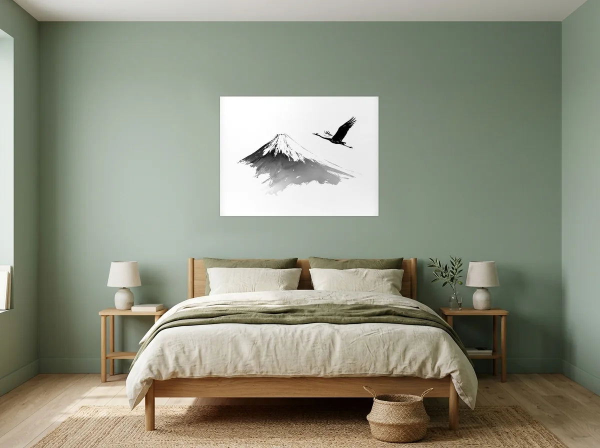 Poster Fuji et Grue noir et blanc sans cadre, présenté dans : chambre aux murs vert sauge