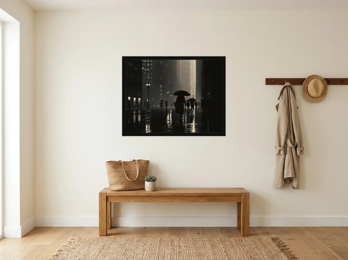 Poster parapluie dans la nuit noir et blanc encadré noir, présenté dans une entrée crème avec banc en bois