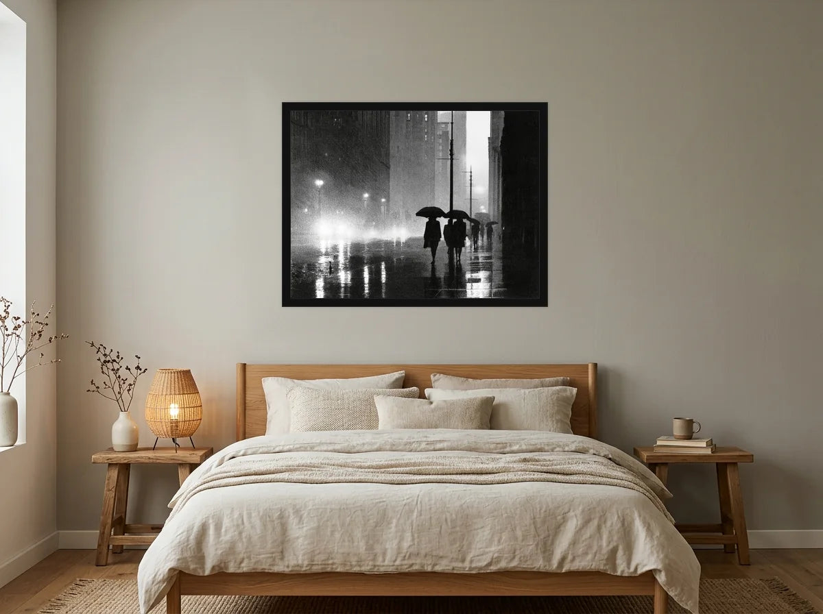 Poster parapluies dans la brume noir et blanc encadré noir, présenté dans une chambre aux tons lin et grège