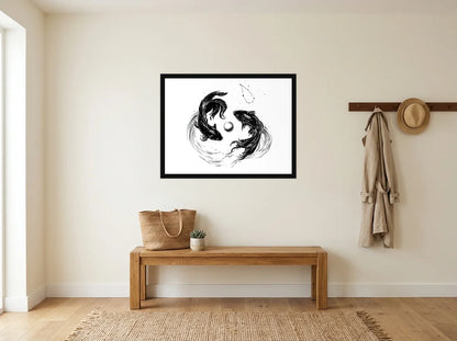 Poster poissons et perle céleste noir et blanc encadré noir, présenté dans : entrée crème avec banc en bois