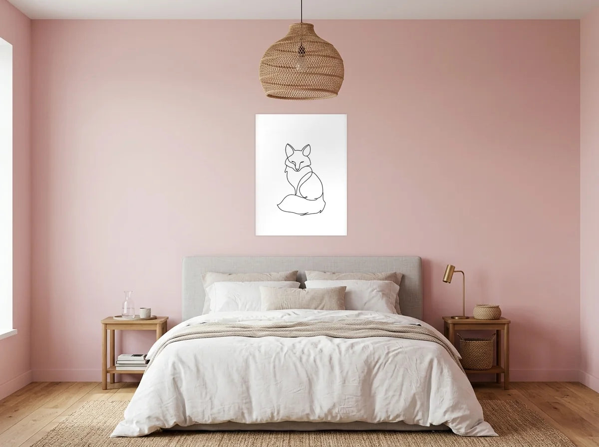 Poster renard assis noir et blanc sans cadre, présenté dans une chambre aux murs rose poudré