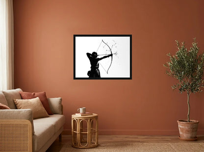 Poster sagittaire flèche céleste noir et blanc encadré noir, présenté dans : salon aux murs terracotta