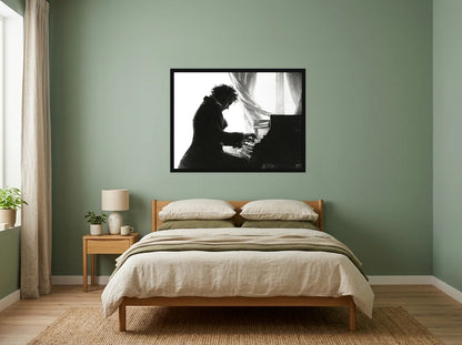 Tableau Beethoven au Piano noir et blanc en toile encadrée noire, dans une chambre aux murs vert sauge