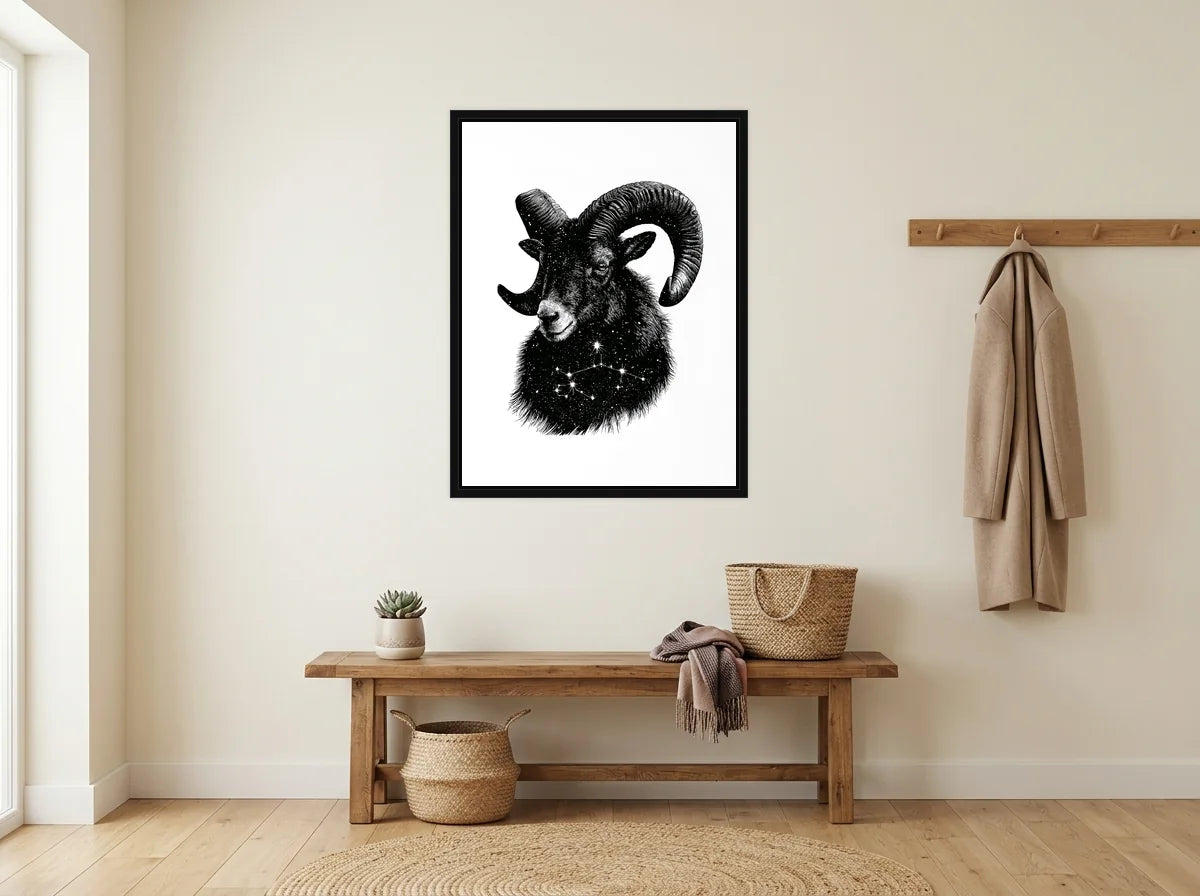 Tableau Bélier Étoilé noir et blanc en toile encadrée noire, présenté dans : entrée crème avec banc en bois