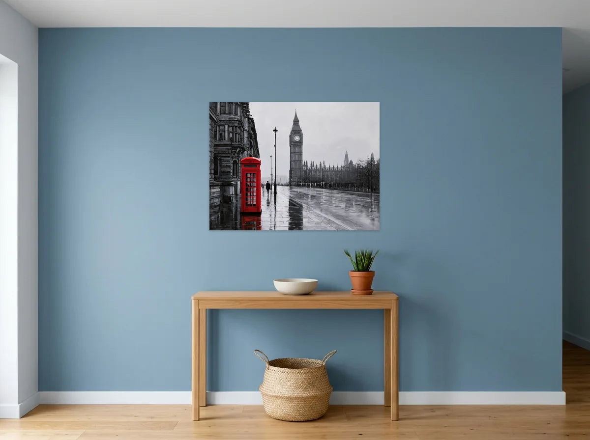 Tableau Big Ben et cabine rouge noir et blanc sur toile 2 cm, présenté dans une entrée aux murs bleu poudré