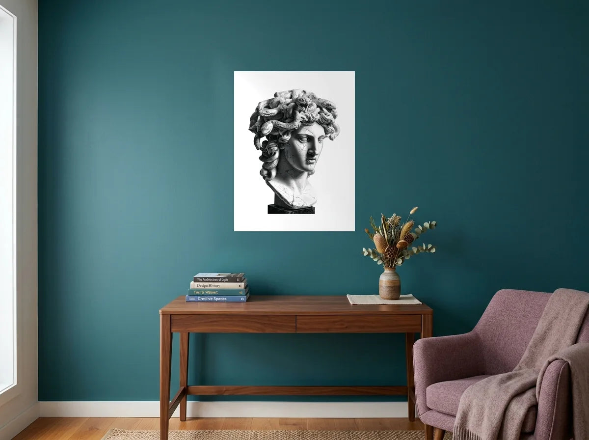 Tableau buste de méduse noir et blanc sur toile 2 cm, présenté dans : bureau aux murs bleu canard