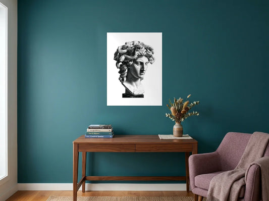 Tableau buste de méduse noir et blanc sur toile 2 cm, présenté dans : bureau aux murs bleu canard