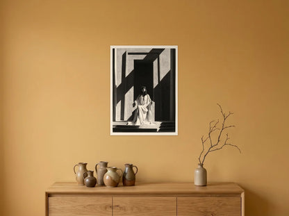 Tableau cléopâtre sur son trône noir et blanc sur toile 2 cm, présenté dans salle à manger aux murs ocre