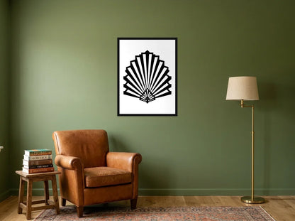 Tableau éventail Art déco noir et blanc en toile encadrée noire, présenté dans un coin lecture aux murs vert olive