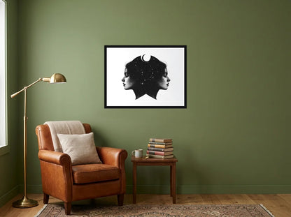 Tableau Gémeaux aux Étoiles noir et blanc en toile encadrée noire, présenté dans : coin lecture aux murs vert olive