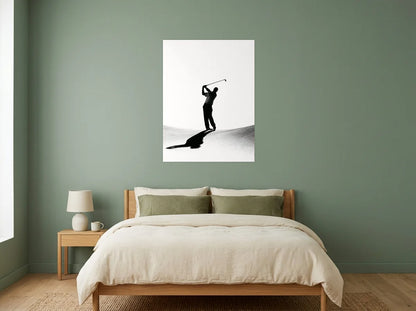 Tableau golfeur en fin de swing noir et blanc sur toile 2 cm, présenté dans : chambre aux murs vert sauge