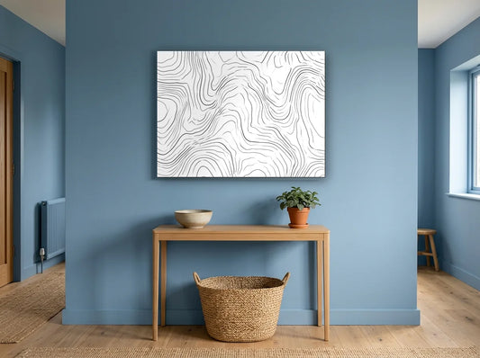 Tableau lignes topographiques abstraites noir et blanc sur toile 2 cm, présenté dans un intérieur coloré