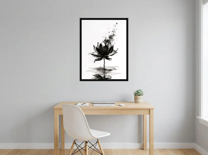 Tableau Lotus à l'Encre noir et blanc en toile encadrée noire, dans un bureau gris clair lumineux