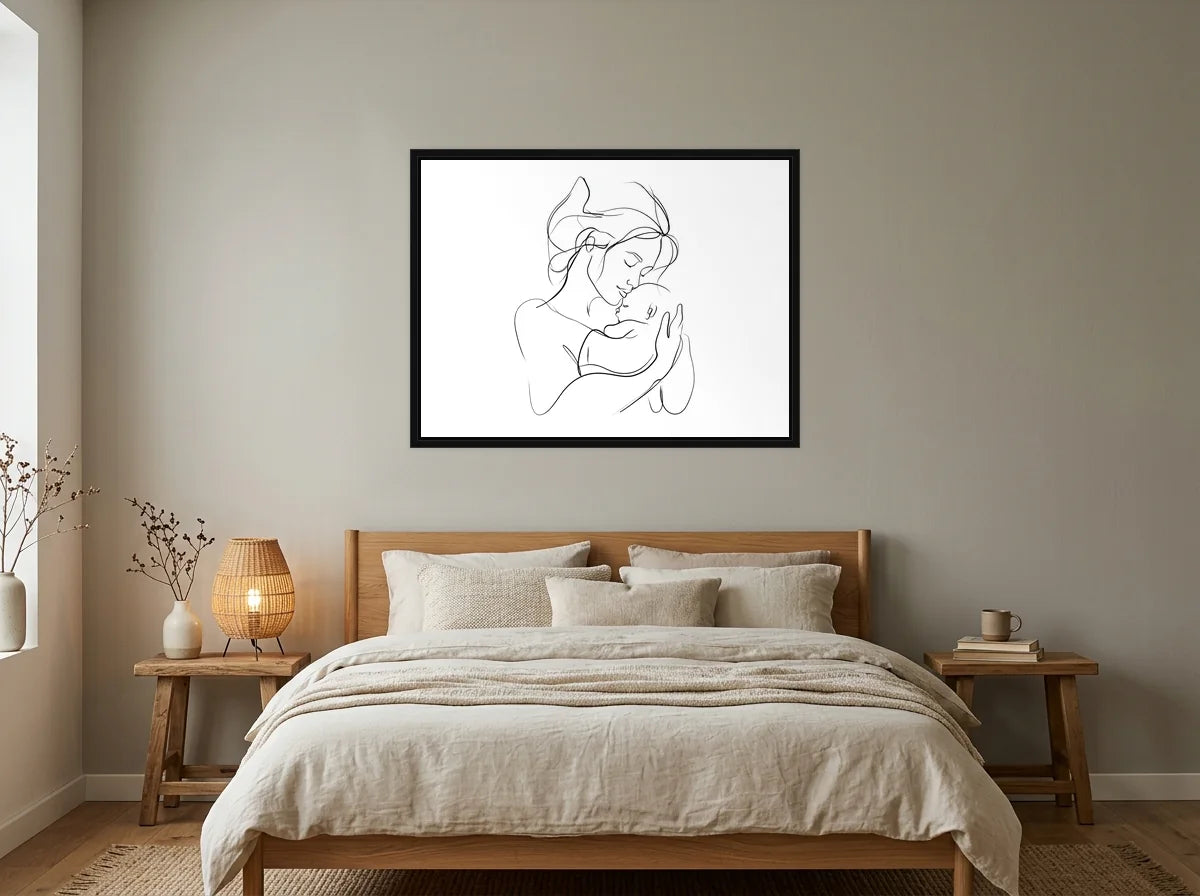 Tableau Mère et Nouveau-né noir et blanc en toile encadrée noire, présenté dans : chambre aux tons lin et grège