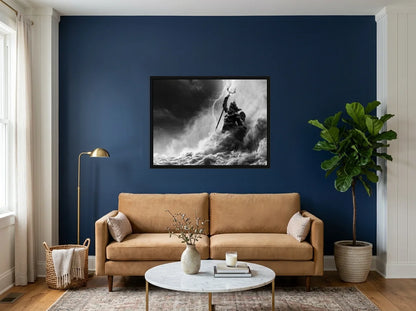 Tableau Poséidon dans la Tempête noir et blanc en toile encadrée noire, dans un salon aux murs bleu nuit