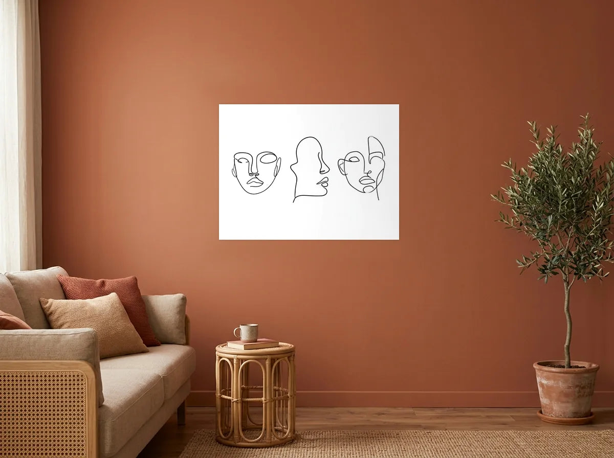 Tableau Trois Visages au Trait noir et blanc sur toile 2 cm, présenté dans un salon aux murs terracotta