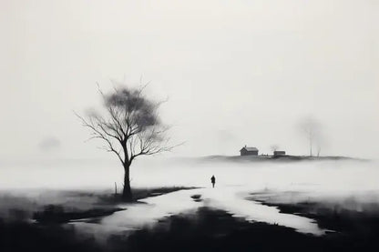 Un personnage solitaire marche le long d'un chemin brumeux vers des bâtiments lointains et flous, avec un arbre nu à proximité, créant un Tableau Peinture Campagne Champ Paysage Noir et Blanc.