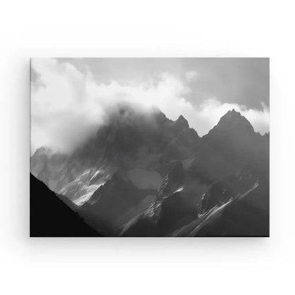 Tableau Montagnes Rocheuses Paysage Alpes Noir et Blanc enveloppé de brume, capturé avec une reproduction photographique précise sur toile à l'aide d'encres HP latex.