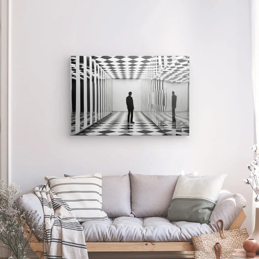 Tableau noir et blanc d’une silhouette d’homme sur fond de damiers façon échiquier, design hypnotique et graphique